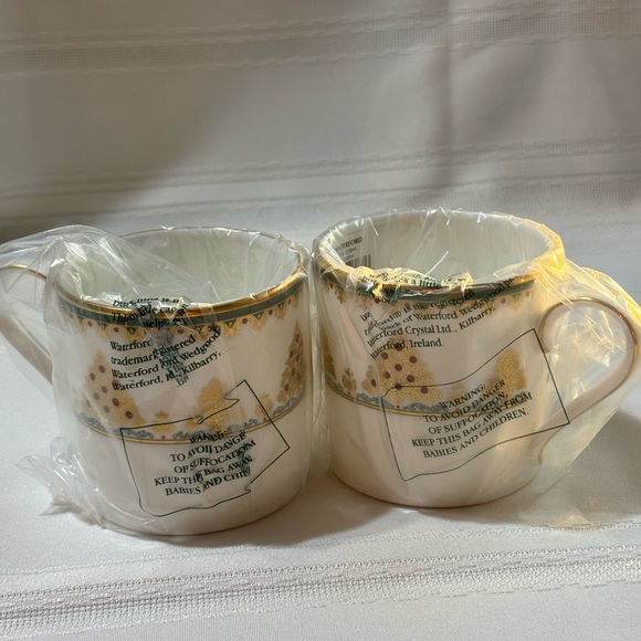 COPY - Retired Waterford Fine China. Yuletide pattern, set of 2 - Picture 3 of 4